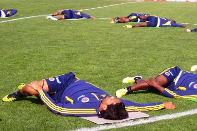 estiramientos partido de futbol.webp